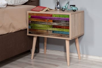 Vellavie Nattbord 60 cm med Oppbevaring 2 Skuffer Regnbuepan - Rød/Grønn - Møbler - Bord - Avlastningsbord & sidobord - Sengebord & nattbord