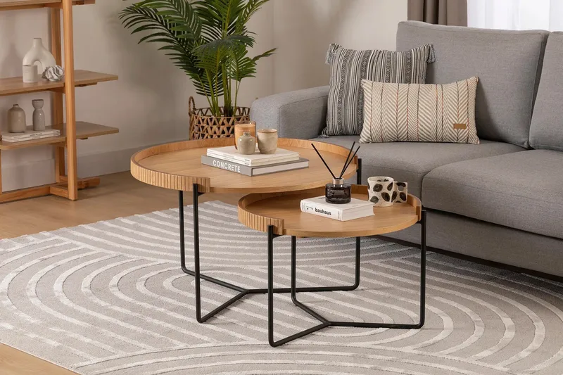 Manisha Settbord, Naturell