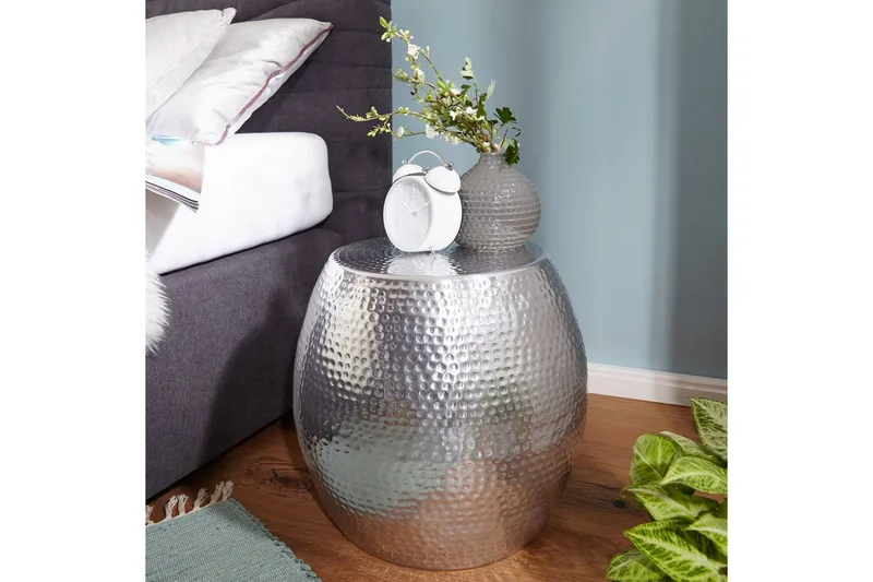 Sidebord Wohnling rund 30 cm, 42 cm høyde, aluminium hammerutseende, orientalsk stil Sølv - Sølv - Møbler - Bord - Avlastningsbord & sidobord - Brettbord og småbord