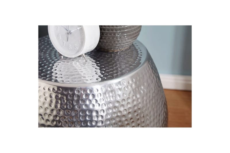 Sidebord Wohnling rund 30 cm, 42 cm høyde, aluminium hammerutseende, orientalsk stil Sølv - Sølv - Møbler - Bord - Avlastningsbord & sidobord - Brettbord og småbord