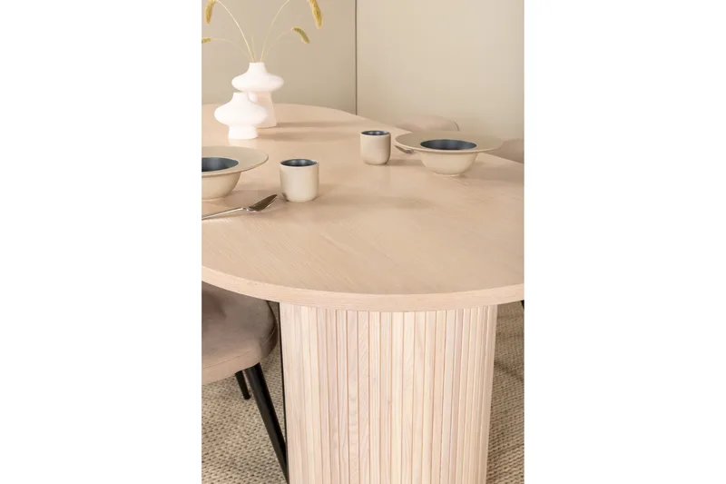 Biana Spisegruppe 200 cm Oval inkl. 4 Velvets Stoler - Beige/Svart - Møbler - Bord - Spisegruppe
