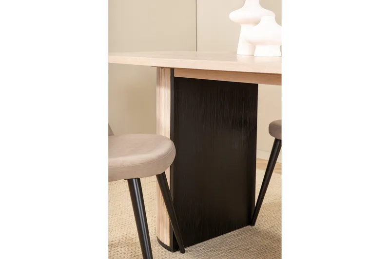 Biana Spisegruppe 200 cm Oval inkl. 4 Velvets Stoler - Beige/Svart - Møbler - Bord - Spisegruppe