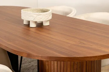Bianca Oval Spisegruppe 200 cm med 4 Berit Spisestoler - valnøttfarget, beige og svart - Møbler - Bord - Spisegruppe