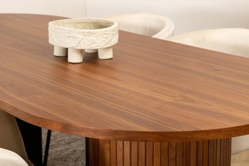 Bianca Oval Spisegruppe 200 cm med 4 Berit Spisestoler - valnøttfarget, beige og svart - Møbler - Bord - Spisegruppe