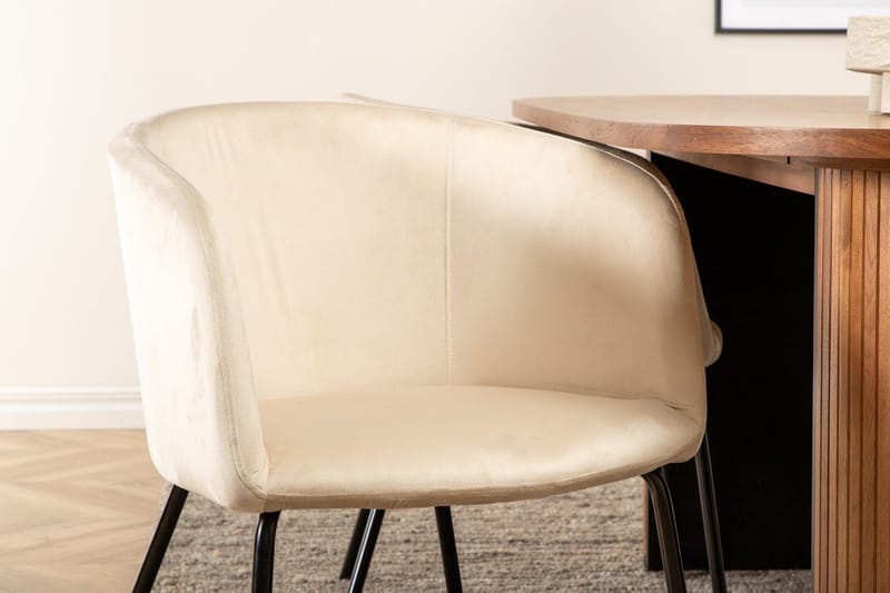 Bianca Oval Spisegruppe 200 cm med 4 Berit Spisestoler - valnøttfarget, beige og svart - Møbler - Bord - Spisegruppe