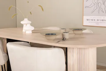 Bianca spisebord 200 cm ovalt med 4 Berit armstoler i fløyel med armlener - Møbler - Bord - Spisegruppe