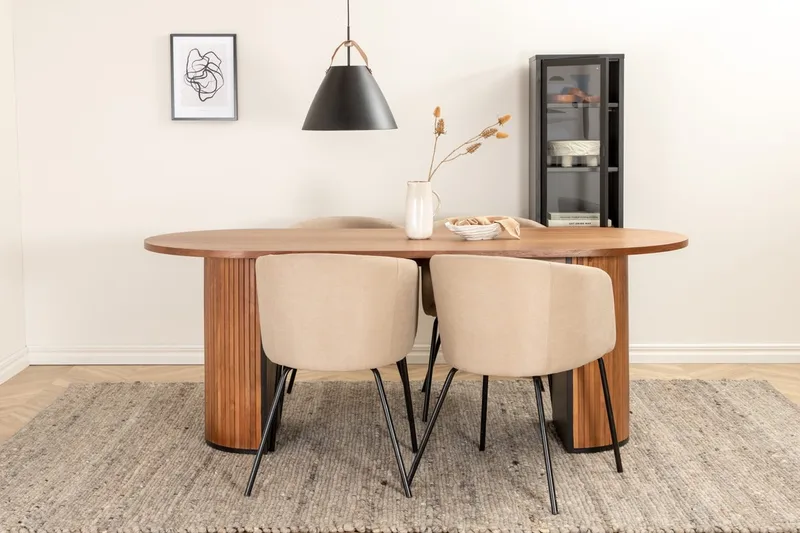Bianca spisebord 200 cm ovalt med 4 Berit armstoler med armlener - Møbler - Bord - Spisegruppe