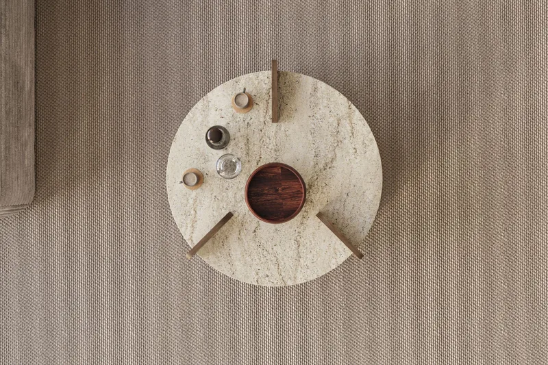 Cindral sofabord 70 cm rundt - Travertin og Valnøtt - Møbler - Bord - Sofabord & salongbord