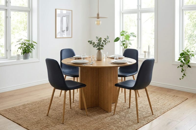 Edda spisegruppe rund 110 cm Eik med 4 Nibe spisestoler - Eik - Møbler - Bord - Spisegruppe