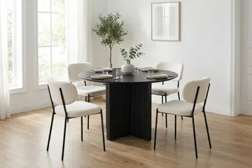 Edda spisegruppe rund 110 cm svart med 4 Gemmiano spisestoler - Svart - Møbler - Bord - Spisegruppe