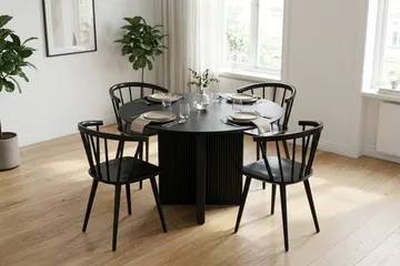 Edda spisegruppe rund 110 cm svart med 4 Tyrö spisestoler - Svart - Møbler - Bord - Spisegruppe
