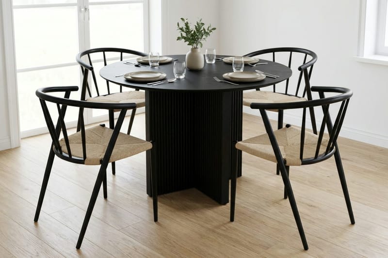 Edda spisegruppe rund 110 cm svart med 4 Winston spisestoler - Svart - Møbler - Bord - Spisegruppe