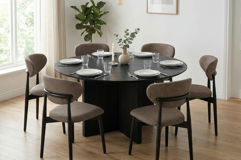 Edda spisegruppe rund 150 cm svart med 6 Molly spisestoler - Svart - Møbler - Bord - Spisegruppe