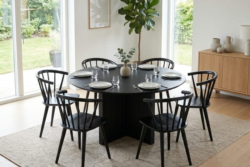 Edda spisegruppe rundt 130 cm svart med 6 Tyrö spisestoler - Svart - Møbler - Bord - Spisegruppe