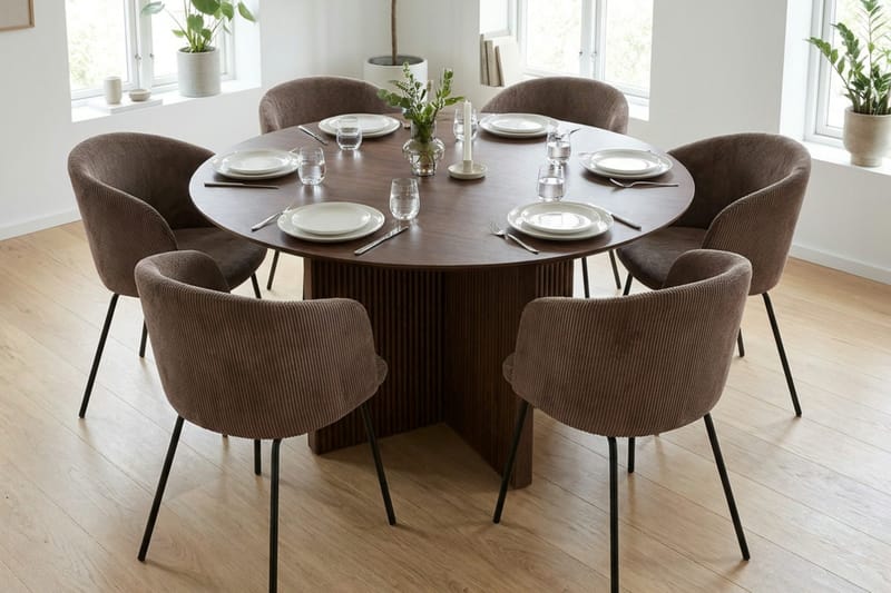 Edda spisegruppe rundt 150 cm valnøtt med 6 Berit spisestoler - Møbler - Bord - Spisegruppe
