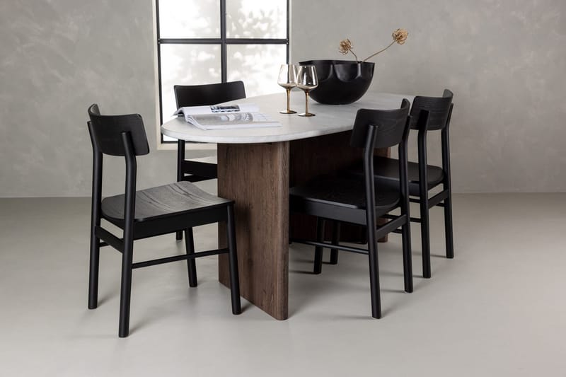 Grönvik Spisebord 90 cm med 4 Montros Spisestoler