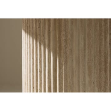 Härön Rundt Sofabord 50 cm i Stein med Riflet Søylefot - Beige - Møbler - Bord - Sofabord & salongbord