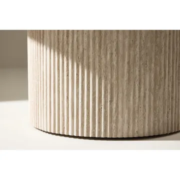 Härön Rundt Sofabord 80 cm i Stein med Riflet Søylefot - Beige - Møbler - Bord - Sofabord & salongbord