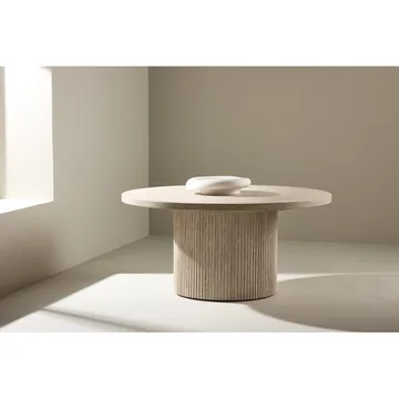 Härön Rundt Sofabord 80 cm i Stein med Riflet Søylefot - Beige - Møbler - Bord - Sofabord & salongbord