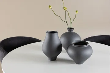 Härön Spisegruppe 110 cm Rund med 4 Berit stoler - Hvid/Sort - Møbler - Bord - Spisegruppe