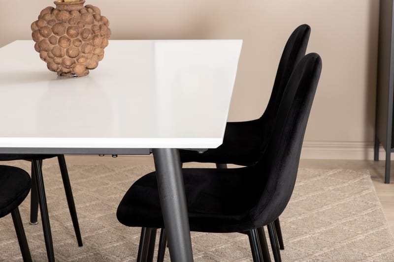 Jimms Uttrekkbar Spisegruppe 150 cm inkl. 4 Pontus Stoler - Hvit/Svart - Møbler - Bord - Spisegruppe