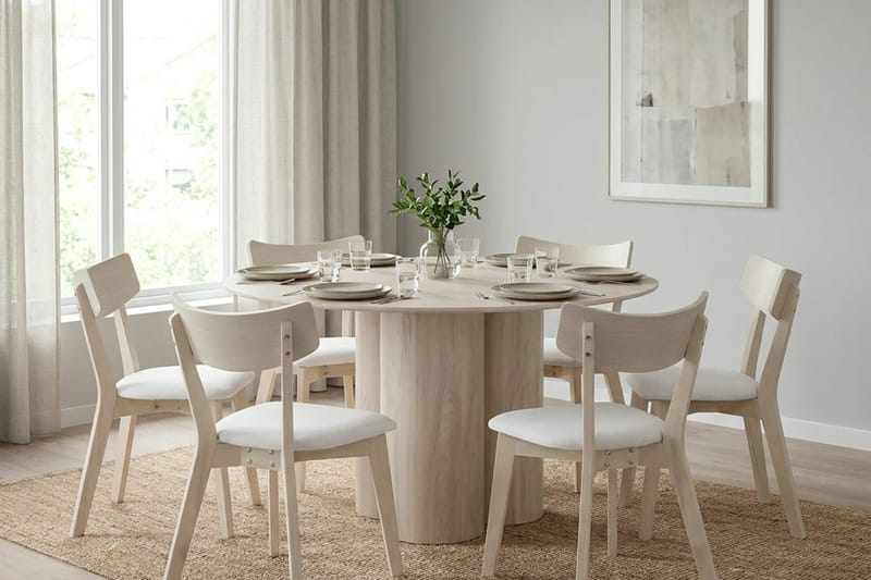 Juno spisegruppe 130 cm rund hvitlasert med 6 Ameli spisestoler med pute - Hvitlasert/Beige - Møbler - Bord - Spisegruppe