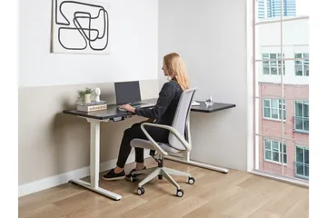 Bina Skrivebord 109x160 cm i Tre med Metallstativ - Svart|Hvit - Møbler - Bord - Kontorbord - Skrivebord