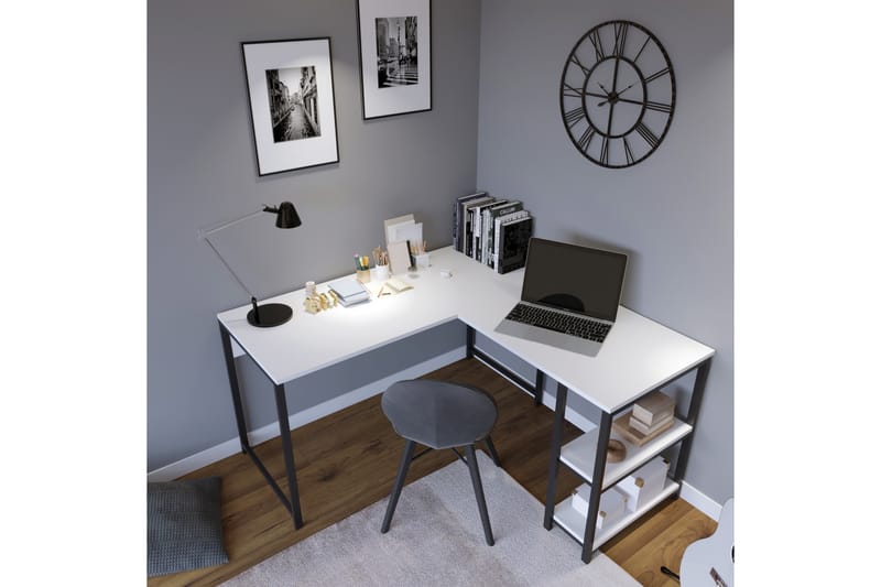 Hjørneskrivebord Kocaeli 140 cm med Oppbevaringshyller - Hvit/Svart - Hjørneskrivebord