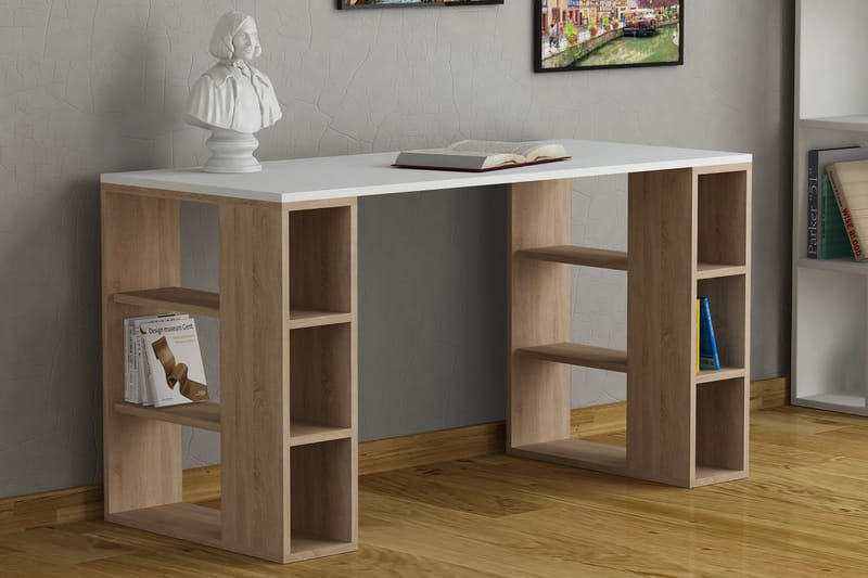 Skrivebord Brillcon 140 cm med Oppbevaringshyller - Hvit/Eikfarge - Møbler - Bord - Kontorbord - Skrivebord