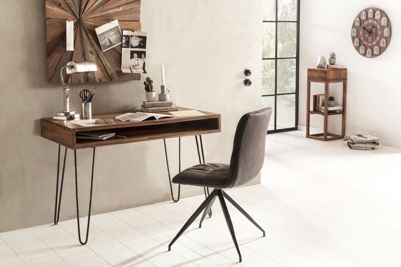 Skrivebord Lochside 110 cm med Oppbevaring Hylle - Massivt Tre/Svart - Møbler - Bord - Kontorbord - Skrivebord