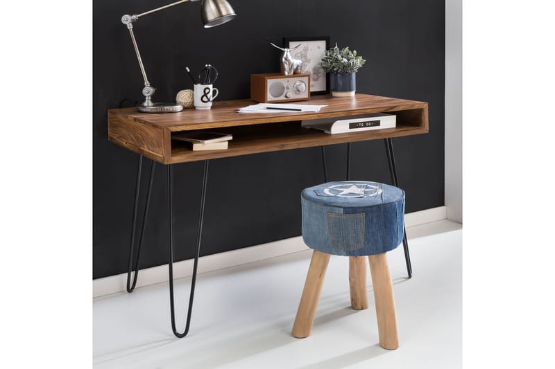 Skrivebord Lochside 110 cm med Oppbevaring Hylle - Massivt Tre/Svart - Møbler - Bord - Kontorbord - Skrivebord