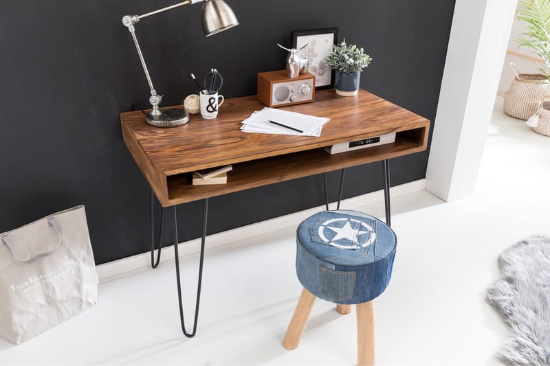 Skrivebord Lochside 110 cm med Oppbevaring Hylle - Massivt Tre/Svart - Skrivebord - Databord & PC bord