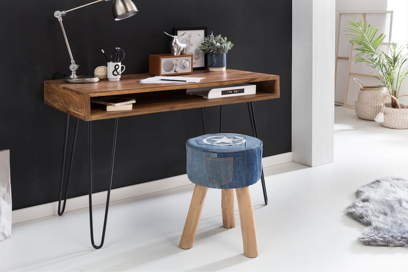 Skrivebord Lochside 110 cm med Oppbevaring Hylle - Massivt Tre/Svart - Møbler - Bord - Kontorbord - Skrivebord
