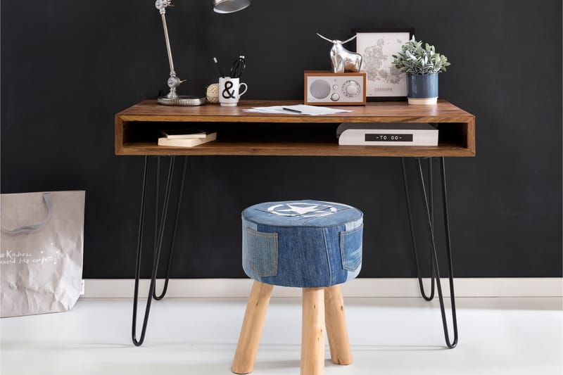 Skrivebord Lochside 110 cm med Oppbevaring Hylle - Massivt Tre/Svart - Møbler - Bord - Kontorbord - Skrivebord