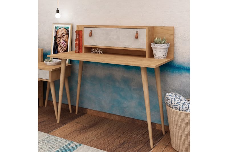 Skrivebord Naidaj 120 cm med Oppbevaring Hylle + Lucka Lærbe - Tre/Hvit - Skrivebord - Databord & PC bord