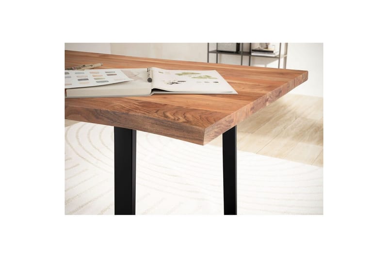 Skrivebord Wohnling Massivt treverk trekanter metallbein landlig stil Svart, Rett, 160x80 cm - Svart, Rett, 160x80 cm - Møbler - Bord - Kontorbord - Skrivebord