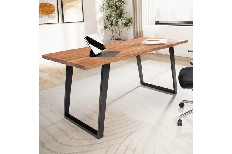 Skrivebord Wohnling Massivt treverk trekanter metallbein landlig stil Svart, vinklet, 140x60 cm - Svart, vinklet, 140x60 cm - Møbler - Bord - Kontorbord - Skrivebord