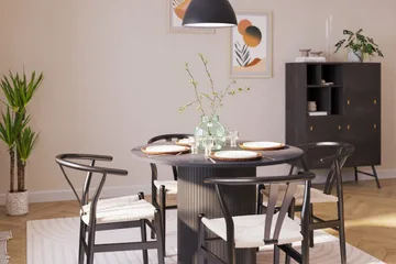 Kopparbo Matgruppe 106 cm Rund med 4 Dastoori Spisestol - Svart - Møbler - Bord - Spisegruppe