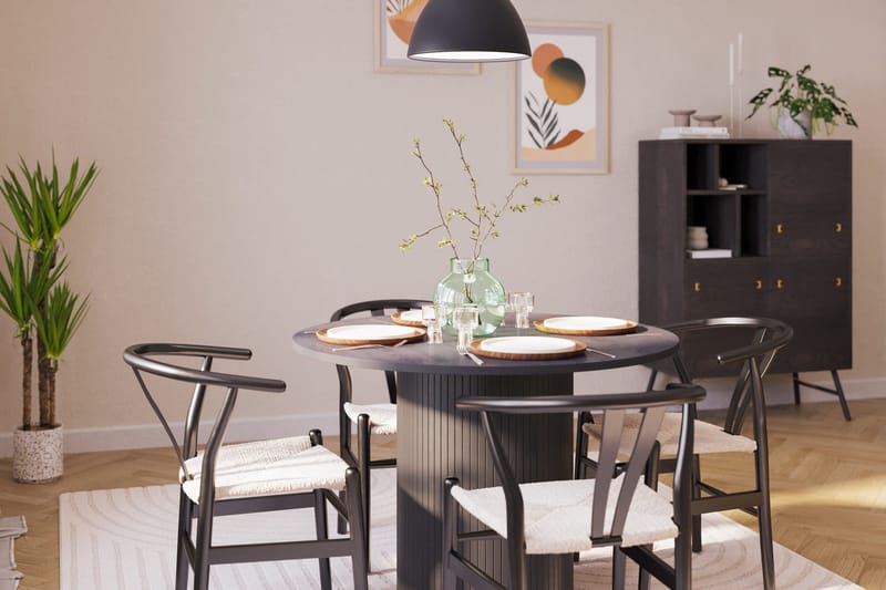 Kopparbo Matgruppe 106 cm Rund med 4 Dastoori Spisestol - Svart - Møbler - Bord - Spisegruppe
