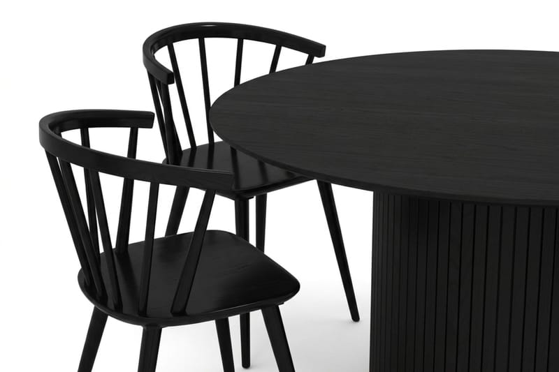 Kopparbo rund spisegruppe 180 cm svart med 8 Tyrö-spisestoler - Svartbeiset eik - Møbler - Bord - Spisegruppe