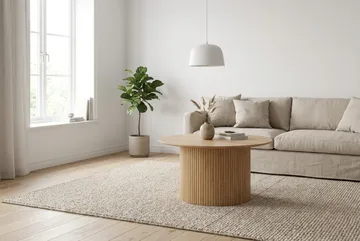 Kopparbo Rundt Sofabord 85 cm med Tre- og Eikeutseende, Ribbet Søylefot og Tynn Bordplate - Natur - Møbler - Bord - Sofabord & salongbord