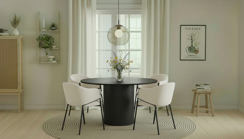 Kopparbo Rundt Spisebord 130 cm med 4 Filip Spisestoler - Svart tre / Hvit Bouclé - Møbler - Bord - Spisegruppe