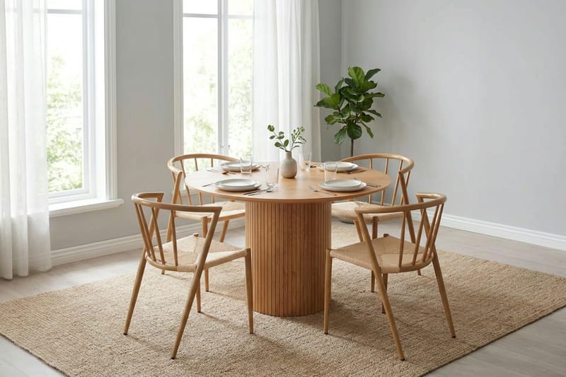 Kopparbo Rundt Spisegruppe 110 cm – Spisebord med 4 Winston Spisestoler i Tre med Eikeutseende - Natur - Møbler - Bord - Spisegruppe