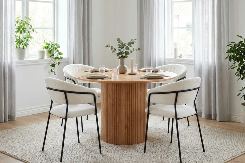 Kopparbo spisegruppe rund 110 cm eik med 4 Karol spisestoler - Eik - Møbler - Bord - Spisegruppe