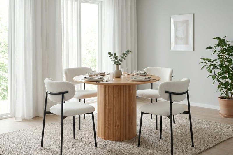 Kopparbo spisegruppe rund 110 cm eik med 4 Lucy spisestoler - Eik - Møbler - Bord - Spisegruppe