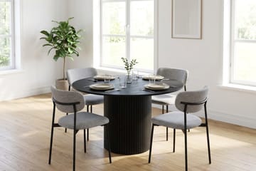 Kopparbo Spisegruppe rund 110 cm med 4 Lucy Spisestoler - Svartlasert eik - Møbler - Bord - Spisegruppe