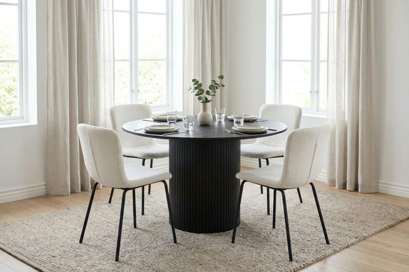 Kopparbo spisegruppe rund 110 cm svart med 4 Katy spisestoler - Svart - Møbler - Bord - Spisegruppe