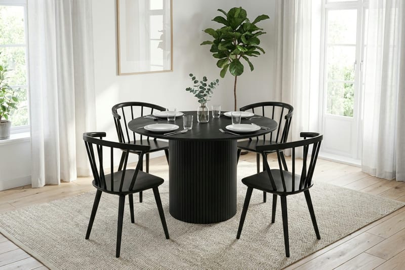 Kopparbo spisegruppe rund 110 cm svart med 4 Tyrö spisestoler - Svart - Møbler - Bord - Spisegruppe