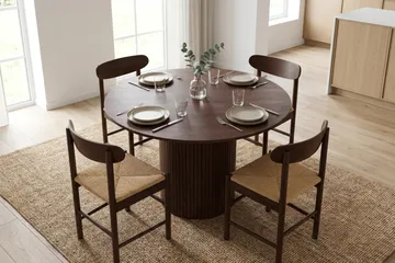 Kopparbo spisegruppe rund 110 cm valnøtt med 4 Malte spisestoler - Møbler - Bord - Spisegruppe