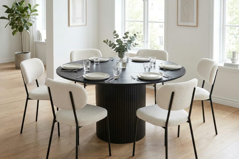 Kopparbo spisegruppe rund 130 cm svart med 6 Gemmiano spisestoler - Svart - Møbler - Bord - Spisegruppe